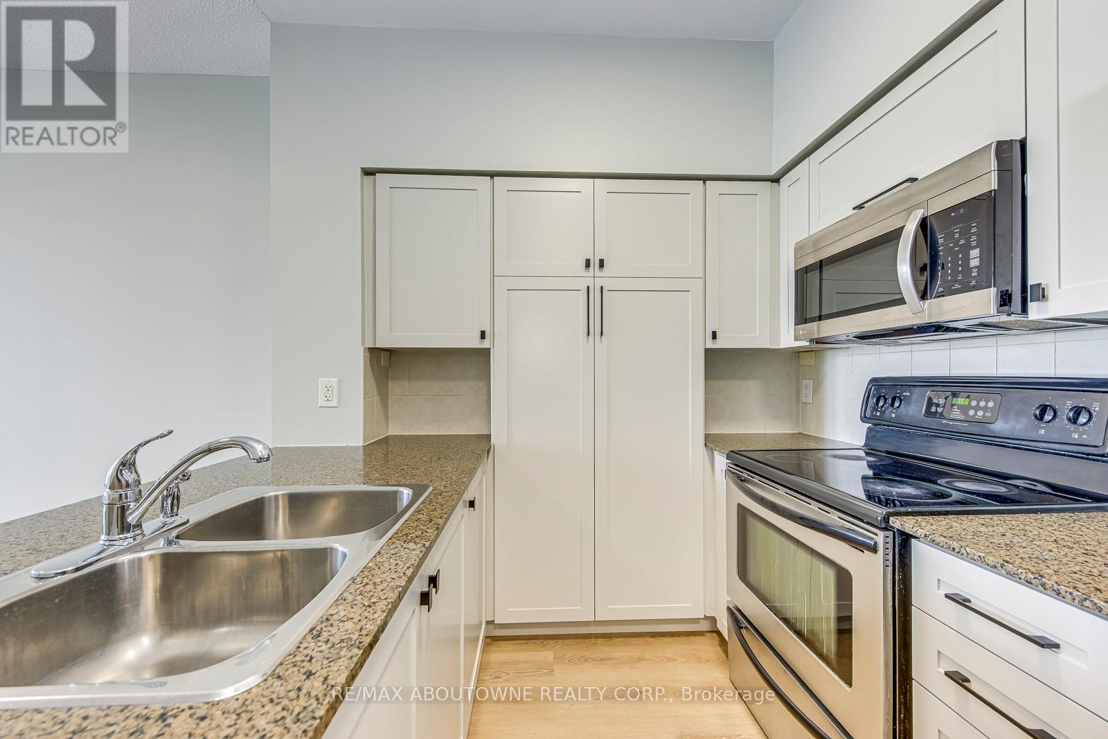 2809 - 388 Prince Of Wales Drive, Mississauga (City Centre), Ontario  L5B 0A1 - Photo 14 - W12194379