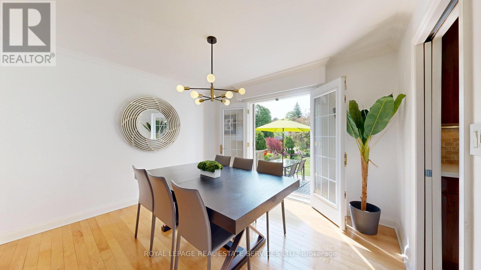 15 Oak Hampton Boulevard, Toronto, Ontario  M9A 2T9 - Photo 14 - W12194423