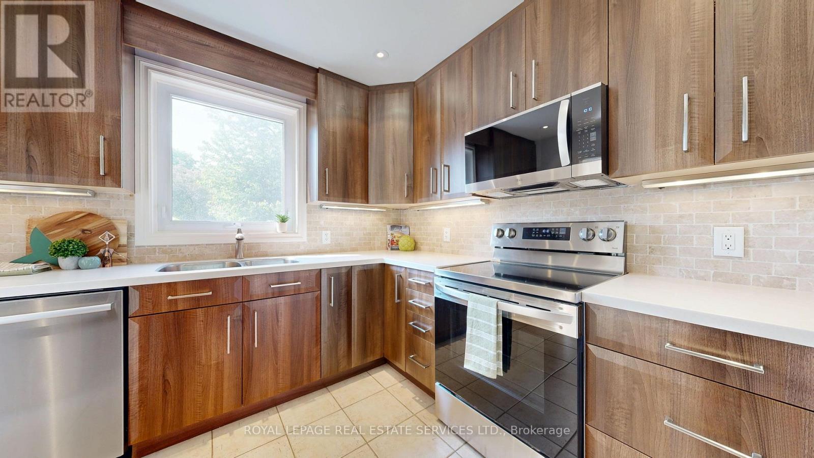 15 Oak Hampton Boulevard, Toronto, Ontario  M9A 2T9 - Photo 17 - W12194423