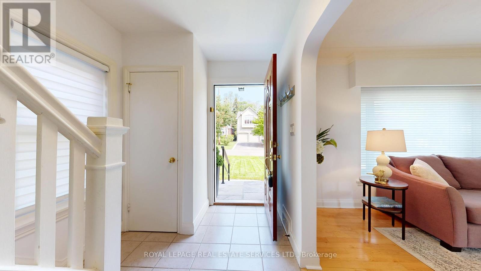 15 Oak Hampton Boulevard, Toronto, Ontario  M9A 2T9 - Photo 5 - W12194423