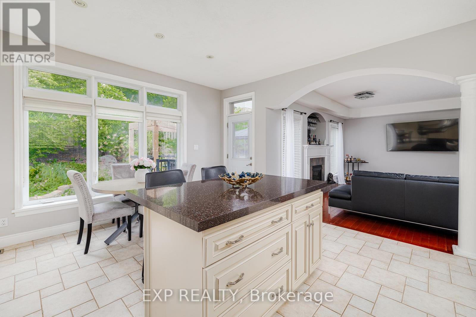 679 Salzburg Drive, Waterloo, Ontario  N2V 2N8 - Photo 10 - X12194403