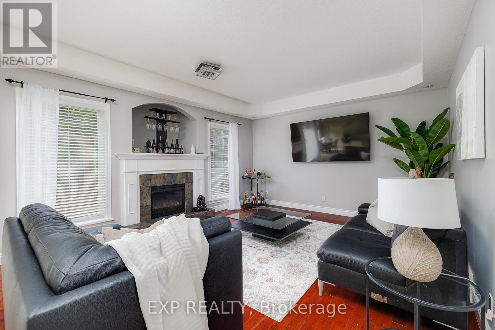 679 Salzburg Drive, Waterloo, Ontario  N2V 2N8 - Photo 11 - X12194403