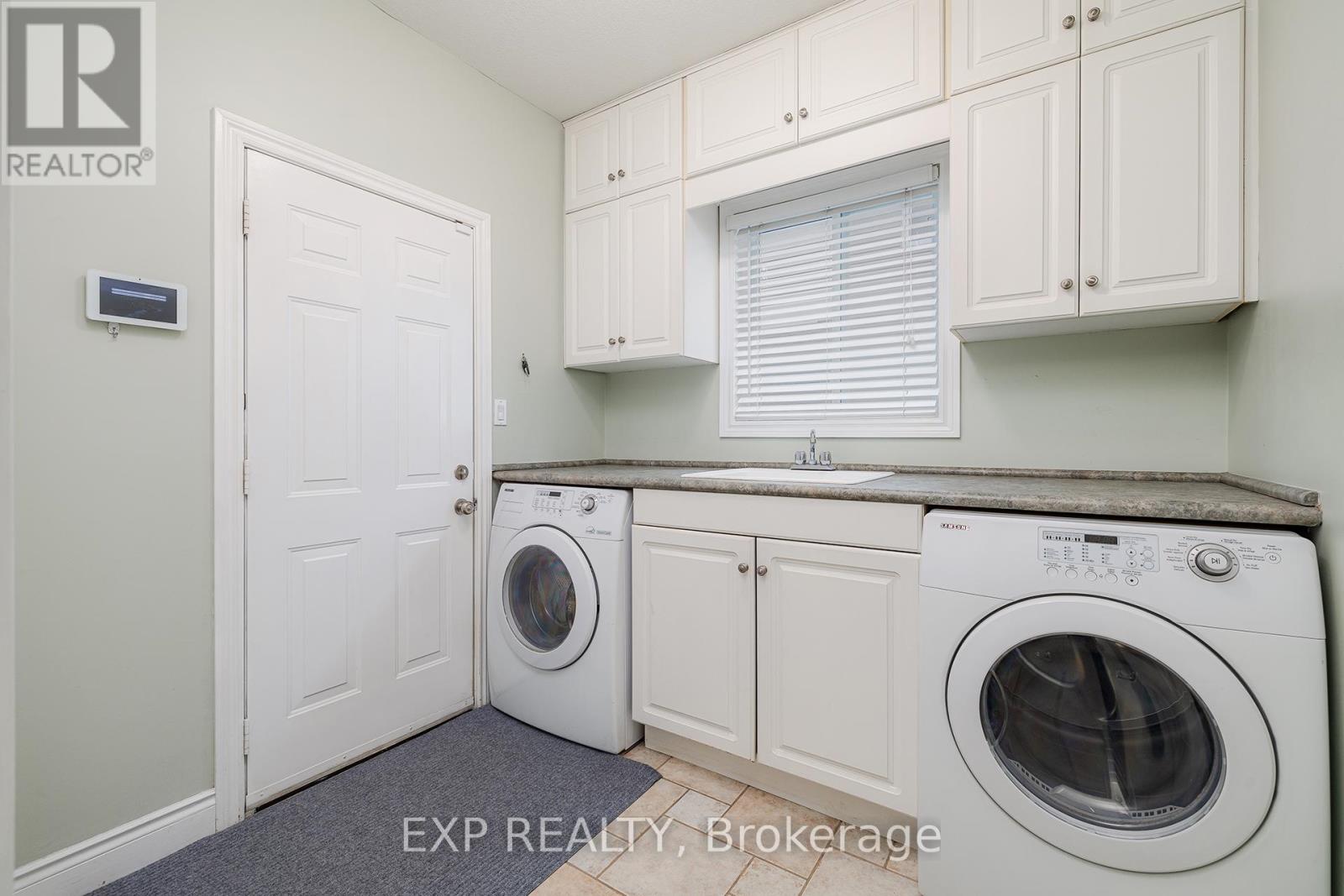 679 Salzburg Drive, Waterloo, Ontario  N2V 2N8 - Photo 13 - X12194403