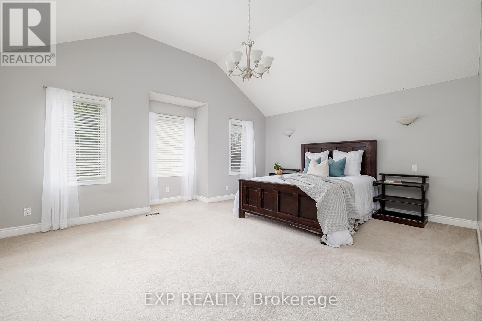 679 Salzburg Drive, Waterloo, Ontario  N2V 2N8 - Photo 17 - X12194403