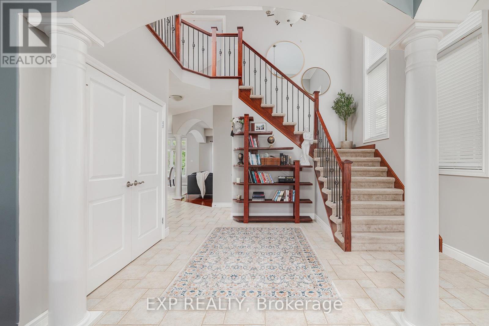 679 Salzburg Drive, Waterloo, Ontario  N2V 2N8 - Photo 2 - X12194403
