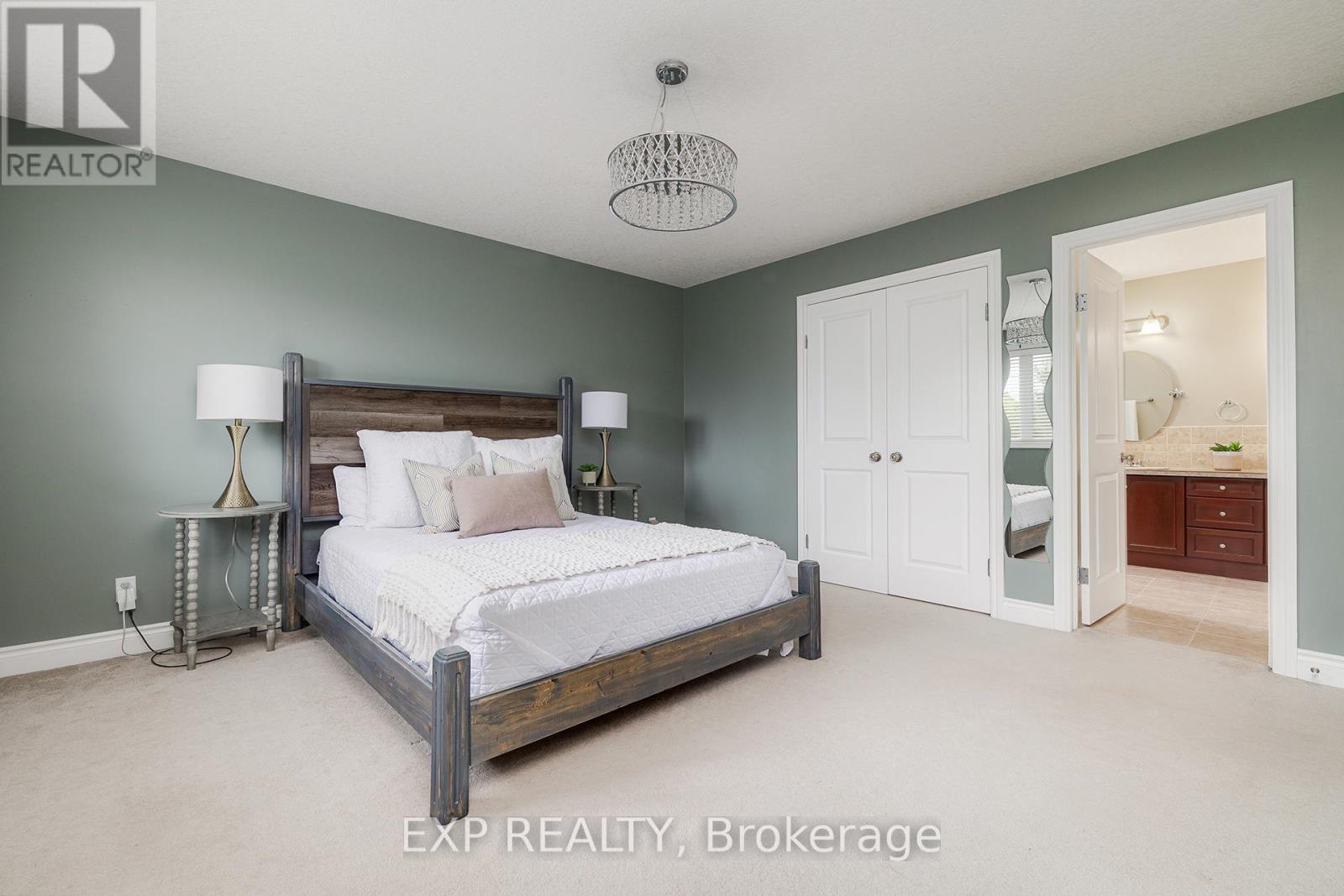 679 Salzburg Drive, Waterloo, Ontario  N2V 2N8 - Photo 23 - X12194403