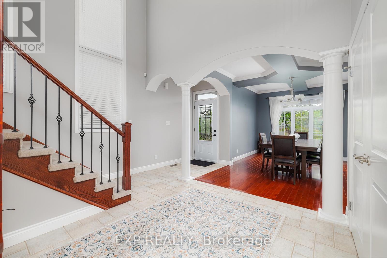679 Salzburg Drive, Waterloo, Ontario  N2V 2N8 - Photo 3 - X12194403