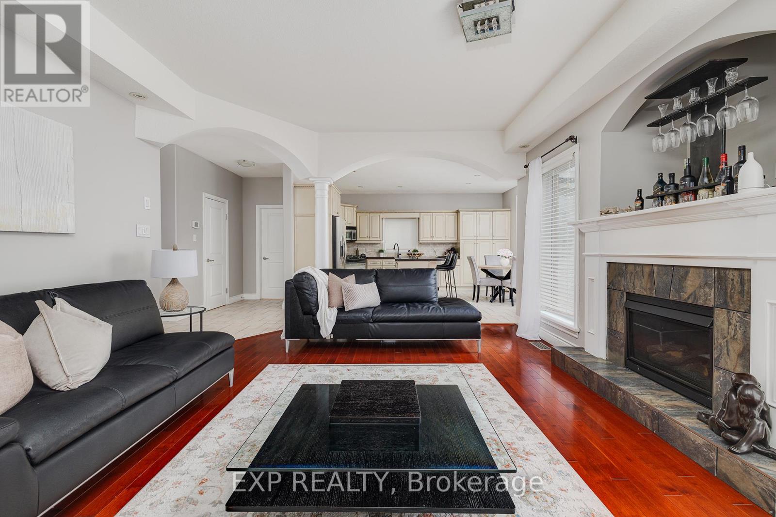 679 Salzburg Drive, Waterloo, Ontario  N2V 2N8 - Photo 7 - X12194403