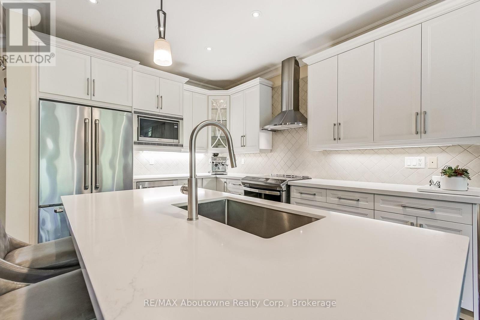 3109 Watercliffe Court, Oakville, Ontario  L6M 0K7 - Photo 11 - W12194532