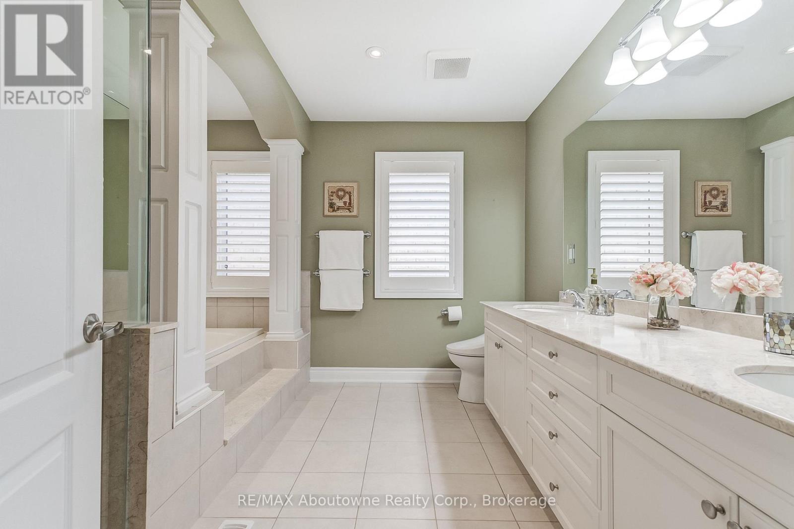 3109 Watercliffe Court, Oakville, Ontario  L6M 0K7 - Photo 23 - W12194532