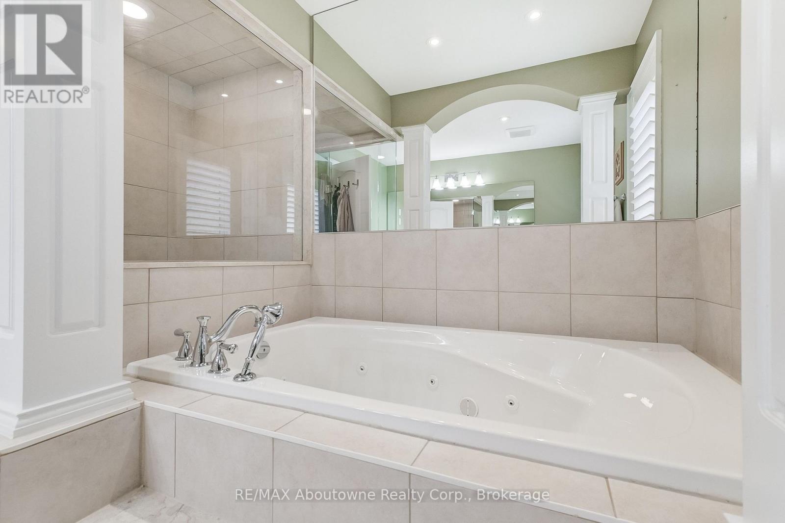 3109 Watercliffe Court, Oakville, Ontario  L6M 0K7 - Photo 24 - W12194532