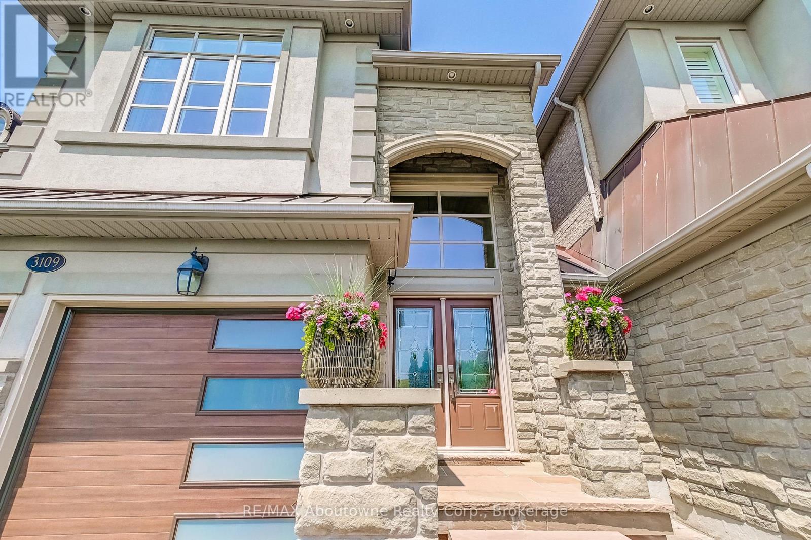 3109 Watercliffe Court, Oakville, Ontario  L6M 0K7 - Photo 3 - W12194532