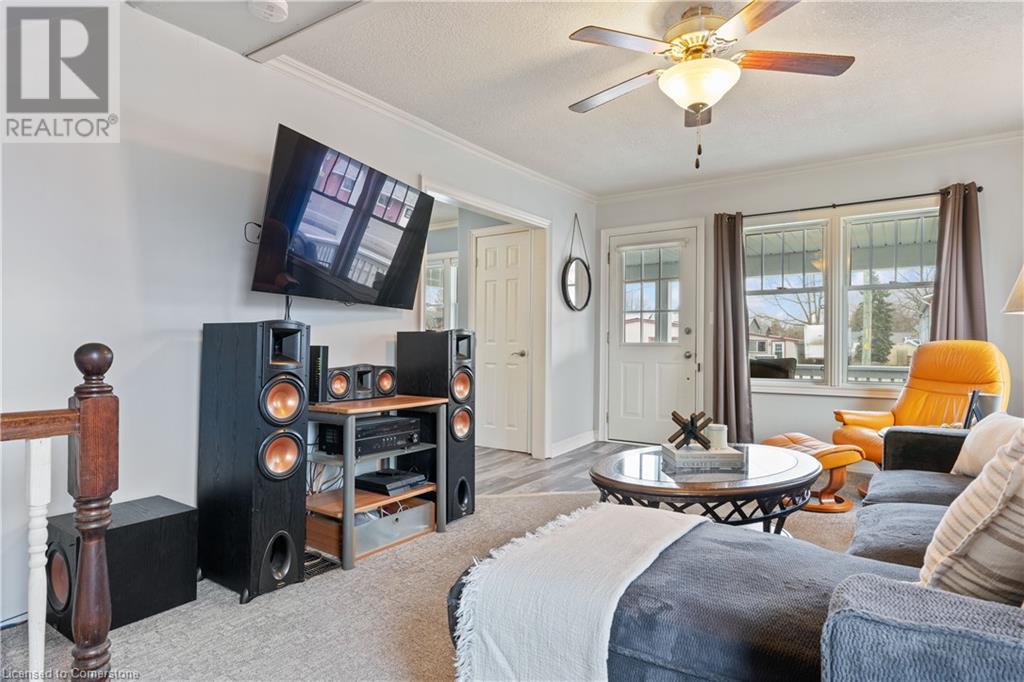 Property at 108 NELSON Street E image 5
