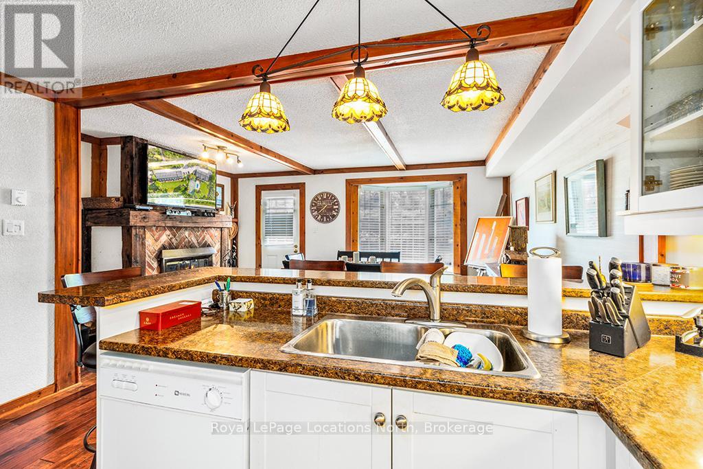 7 - 139 Lakeshore Road E, Blue Mountains, Ontario  L9Y 0N1 - Photo 10 - X12194489