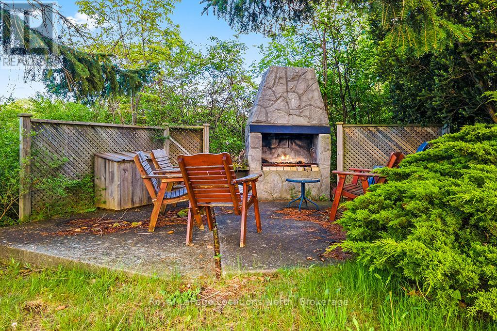 7 - 139 Lakeshore Road E, Blue Mountains, Ontario  L9Y 0N1 - Photo 36 - X12194489
