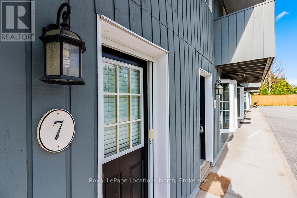7 - 139 Lakeshore Road E, Blue Mountains, Ontario  L9Y 0N1 - Photo 4 - X12194489