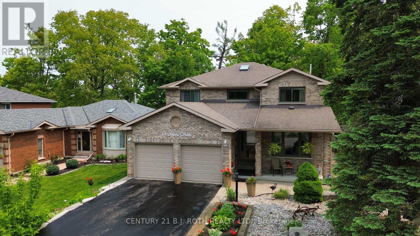 18 Irwin Drive, Barrie, Ontario  L4N 7A6 - Photo 1 - S12162361