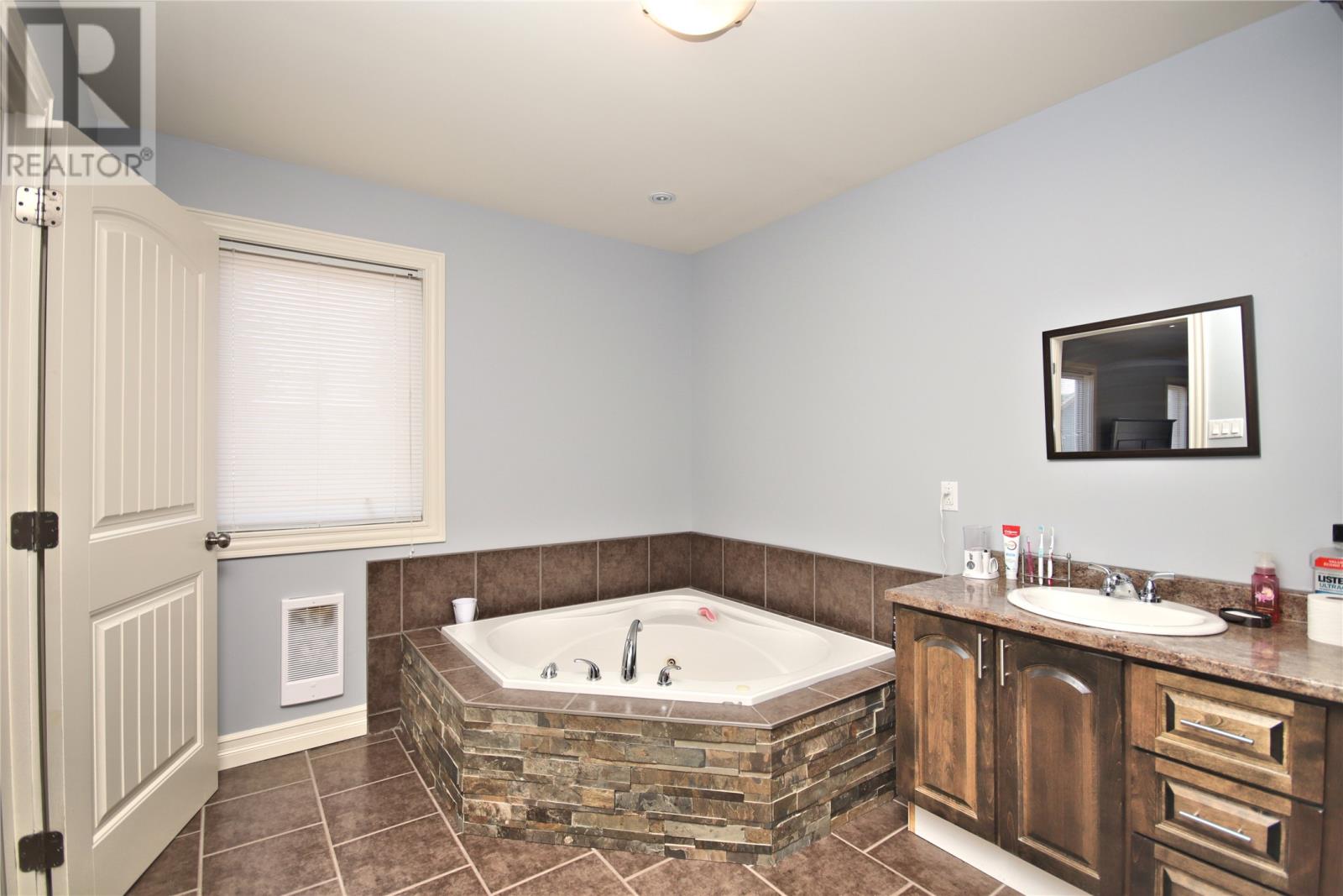 17-19 Tilts Hill Place, Bay Roberts, Newfoundland & Labrador  A0A 1G0 - Photo 31 - 1285974
