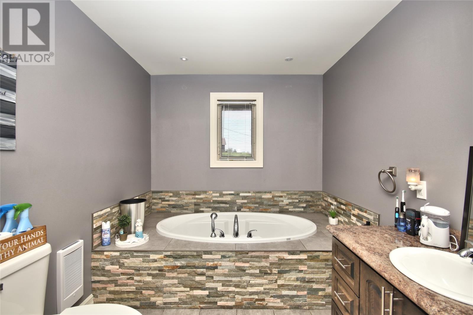 17-19 Tilts Hill Place, Bay Roberts, Newfoundland & Labrador  A0A 1G0 - Photo 8 - 1285974