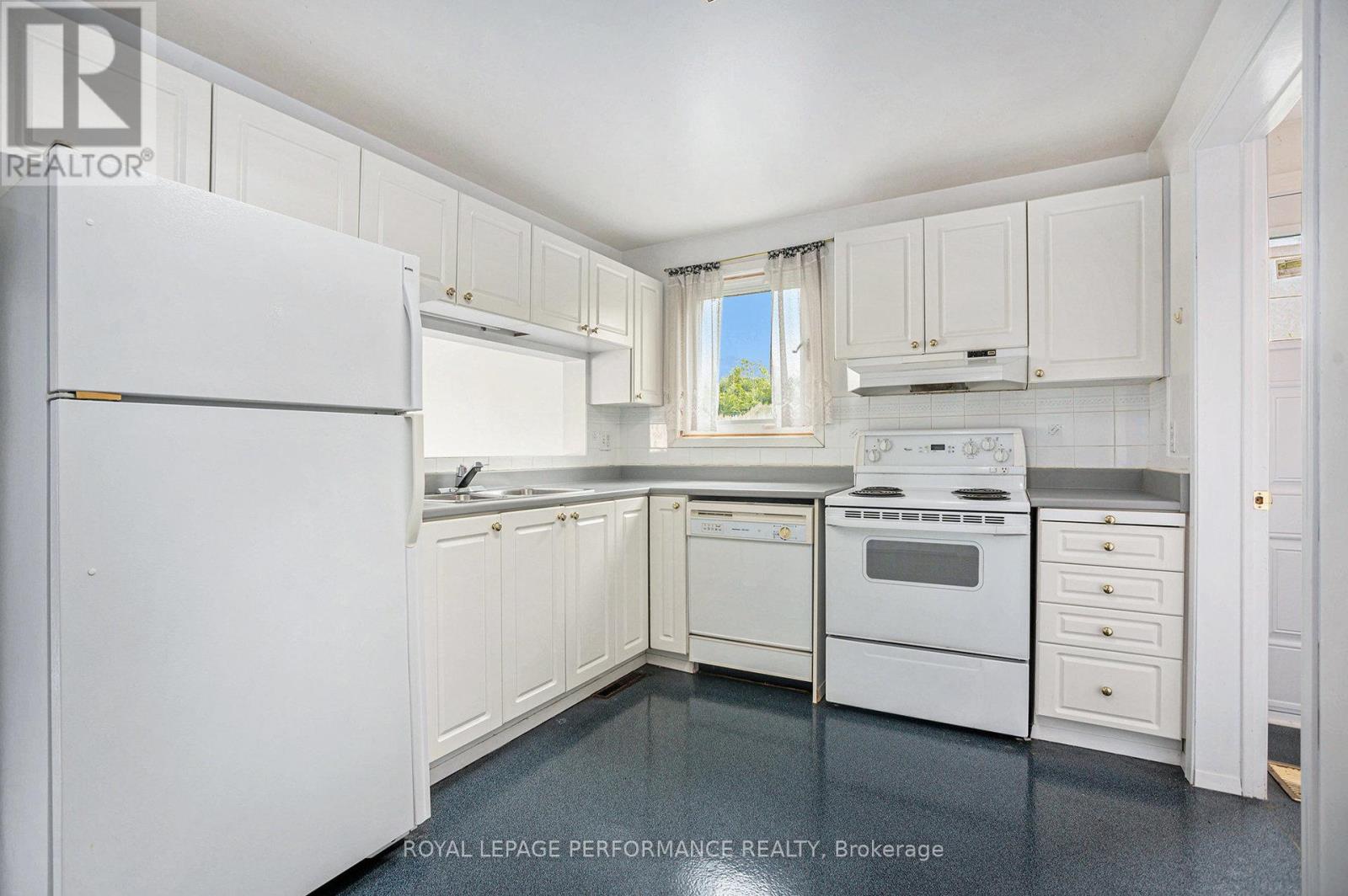 3 Four Seasons Drive, Ottawa, Ontario  K2E 7P7 - Photo 11 - X12194492