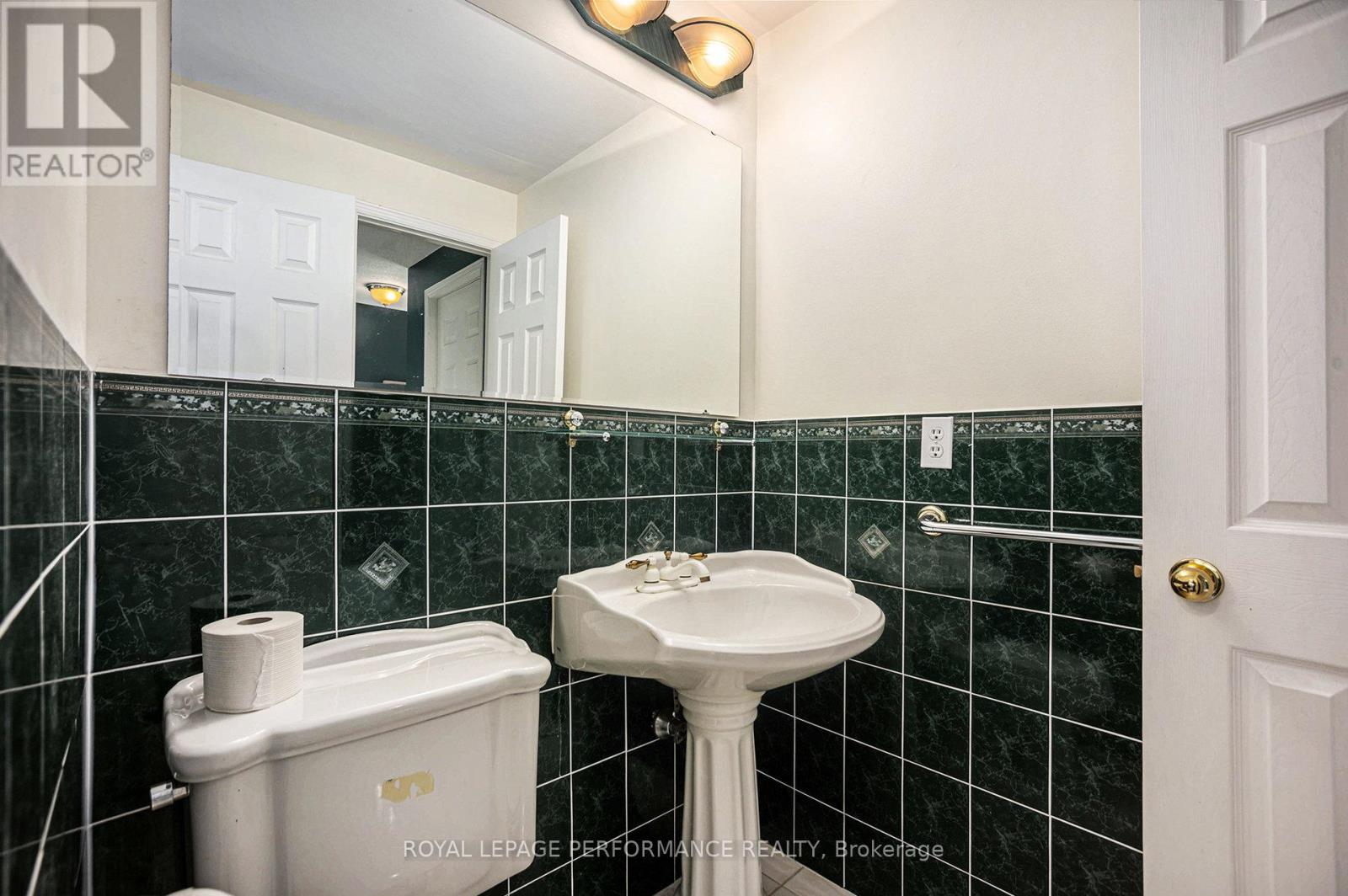 3 Four Seasons Drive, Ottawa, Ontario  K2E 7P7 - Photo 15 - X12194492