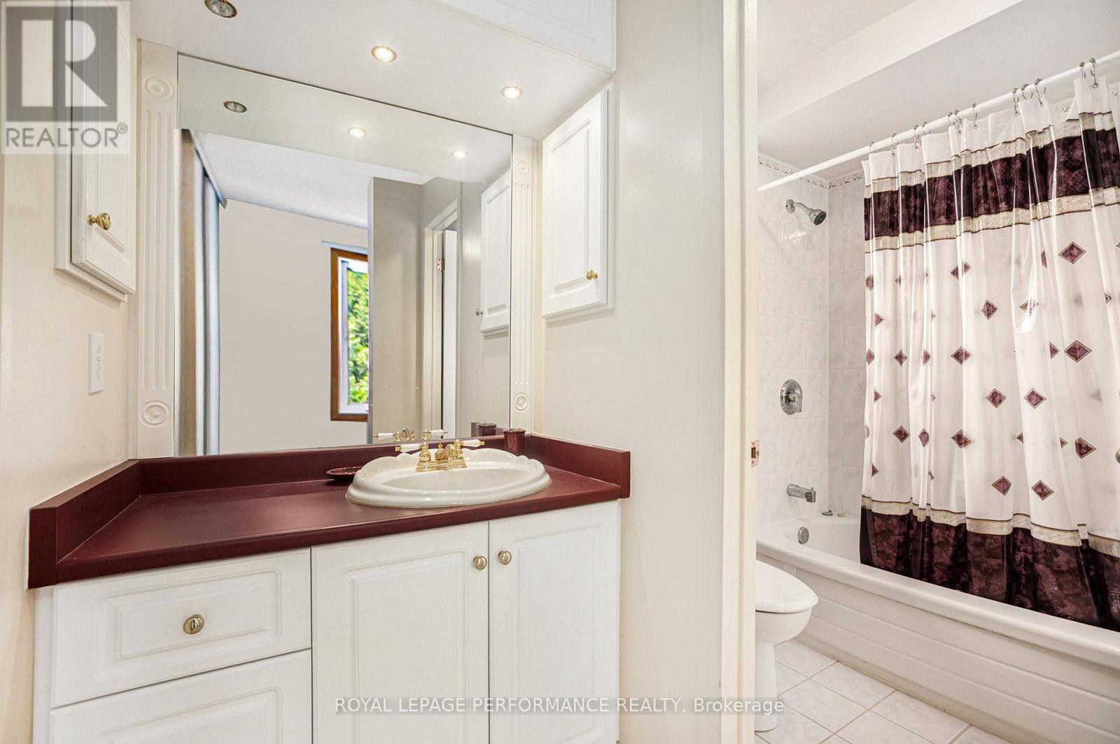 3 Four Seasons Drive, Ottawa, Ontario  K2E 7P7 - Photo 19 - X12194492