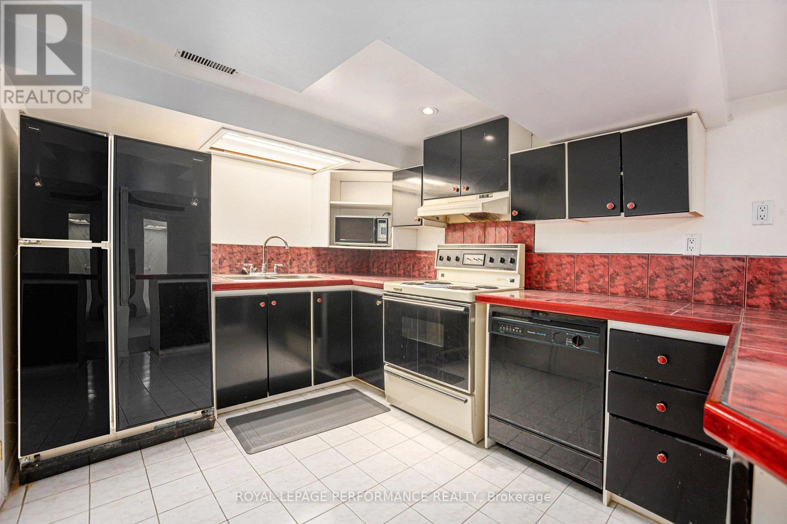 3 Four Seasons Drive, Ottawa, Ontario  K2E 7P7 - Photo 23 - X12194492