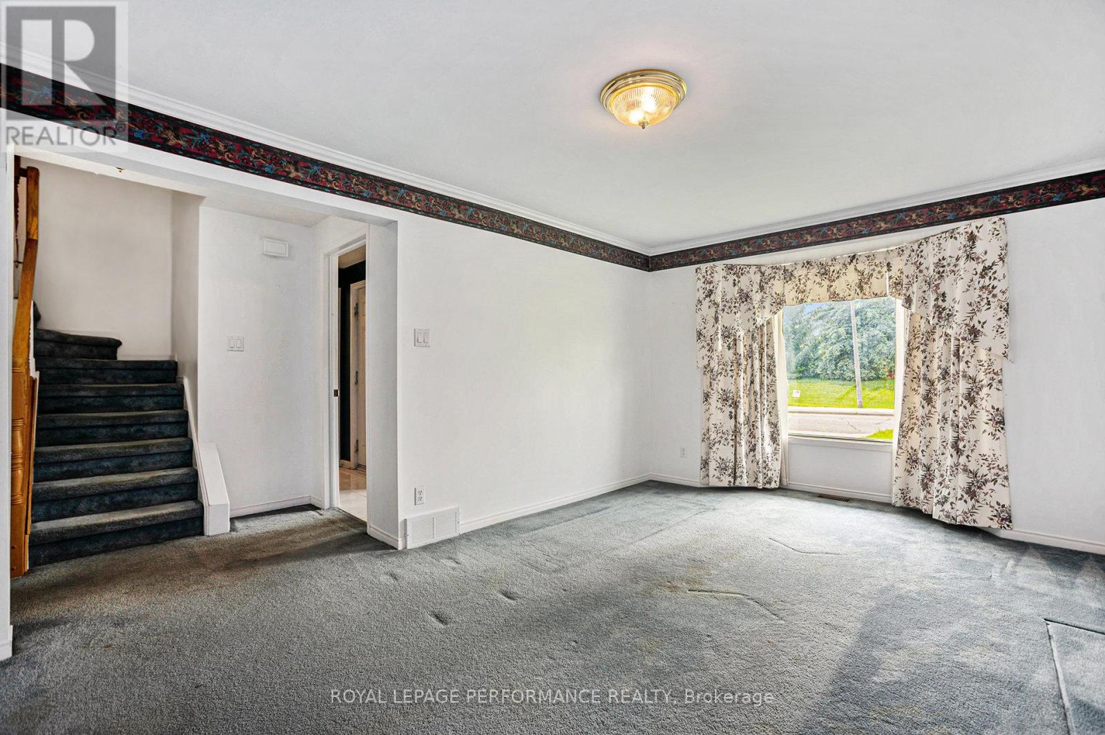 3 Four Seasons Drive, Ottawa, Ontario  K2E 7P7 - Photo 5 - X12194492
