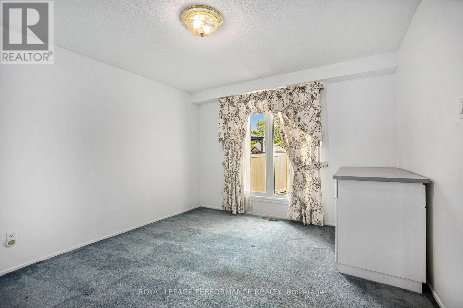 3 Four Seasons Drive, Ottawa, Ontario  K2E 7P7 - Photo 7 - X12194492