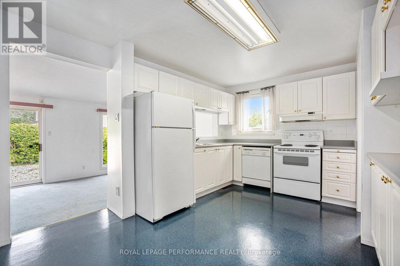 3 Four Seasons Drive, Ottawa, Ontario  K2E 7P7 - Photo 9 - X12194492