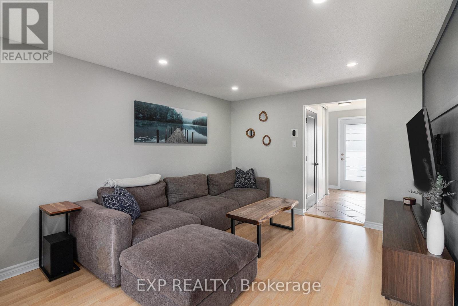 7804 Jeanne D'arc Boulevard, Ottawa, Ontario  K1C 2E9 - Photo 5 - X12194496