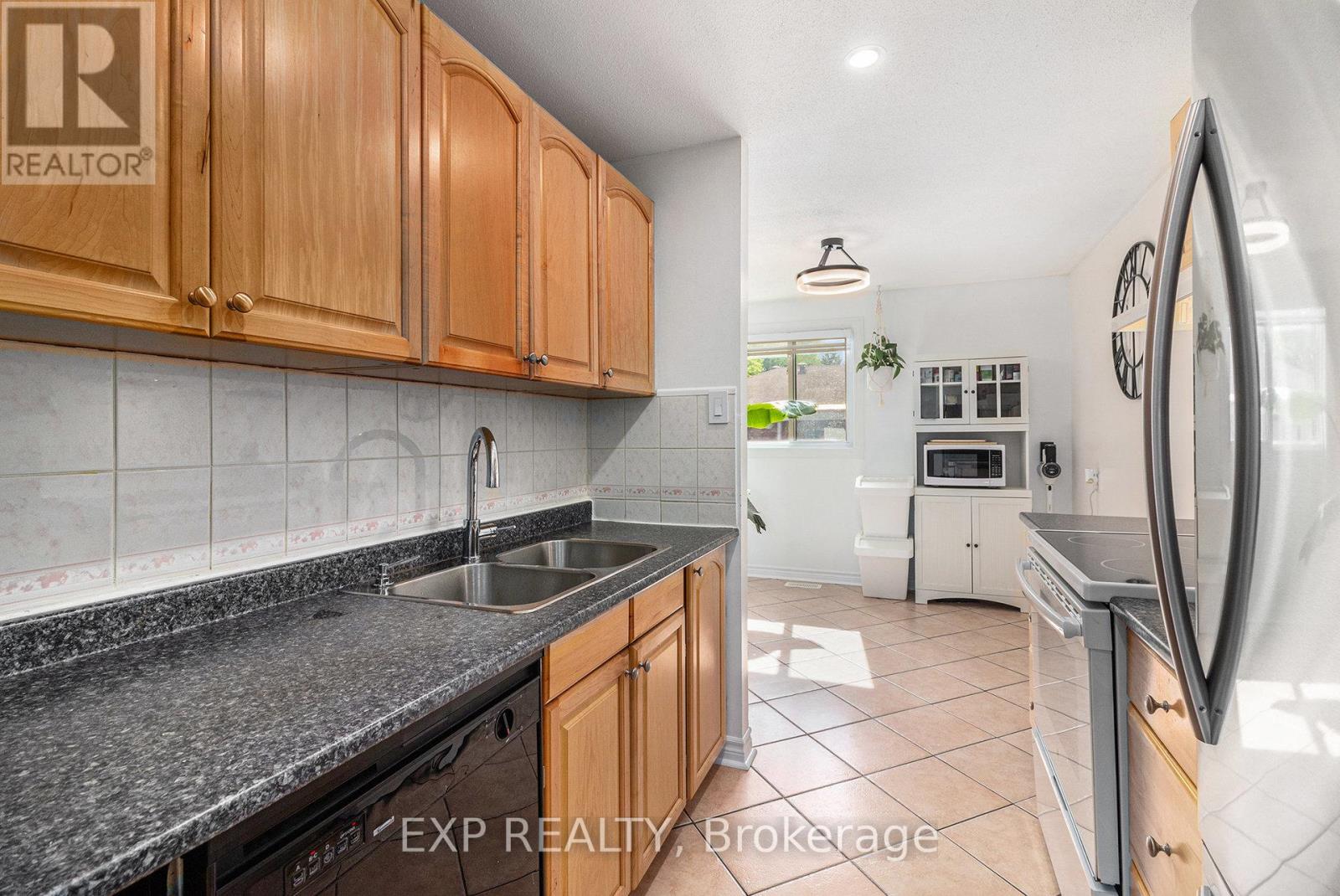 7804 Jeanne D'arc Boulevard, Ottawa, Ontario  K1C 2E9 - Photo 8 - X12194496