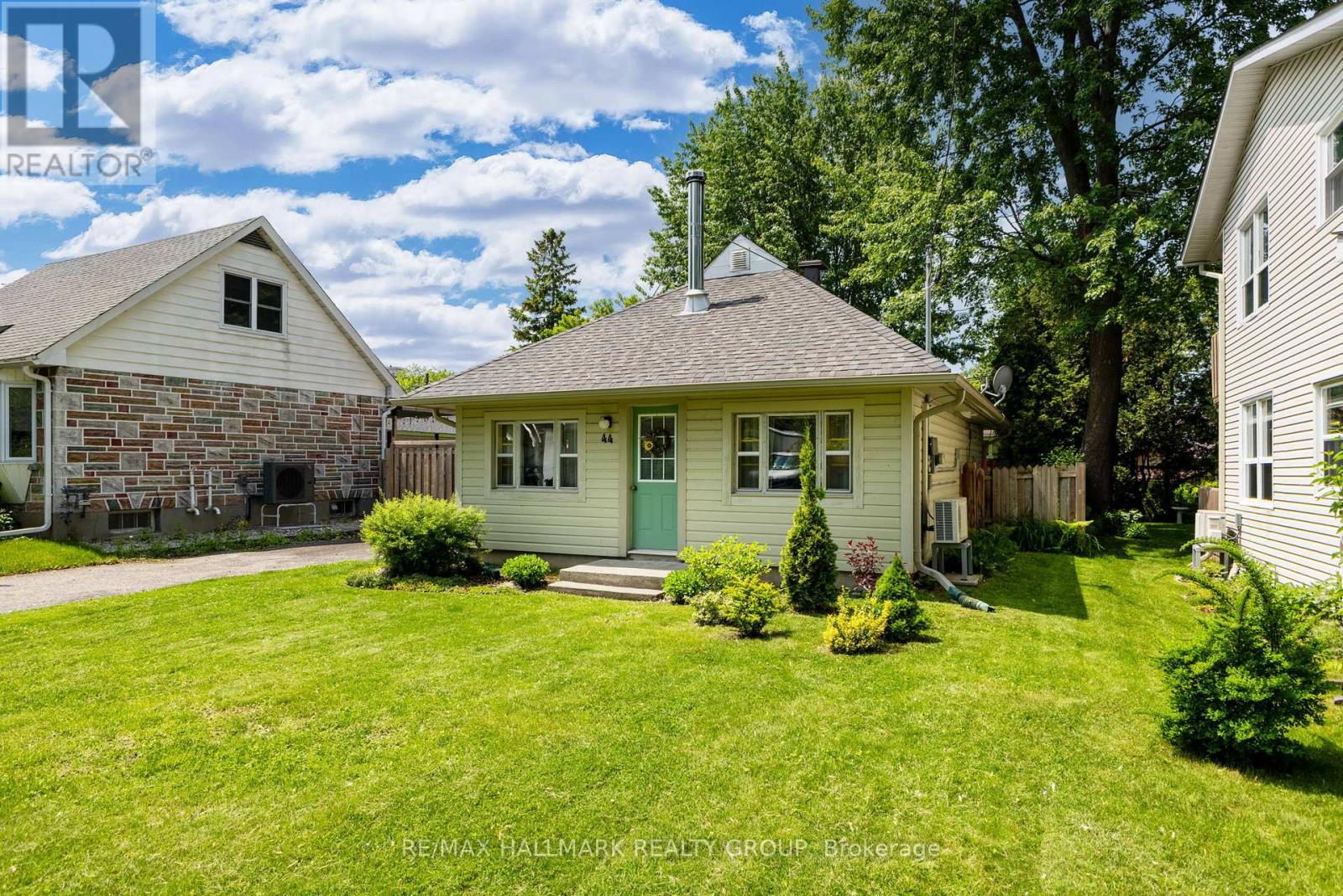 44 Kempster Avenue, Ottawa, Ontario  K2B 6M1 - Photo 2 - X12194503