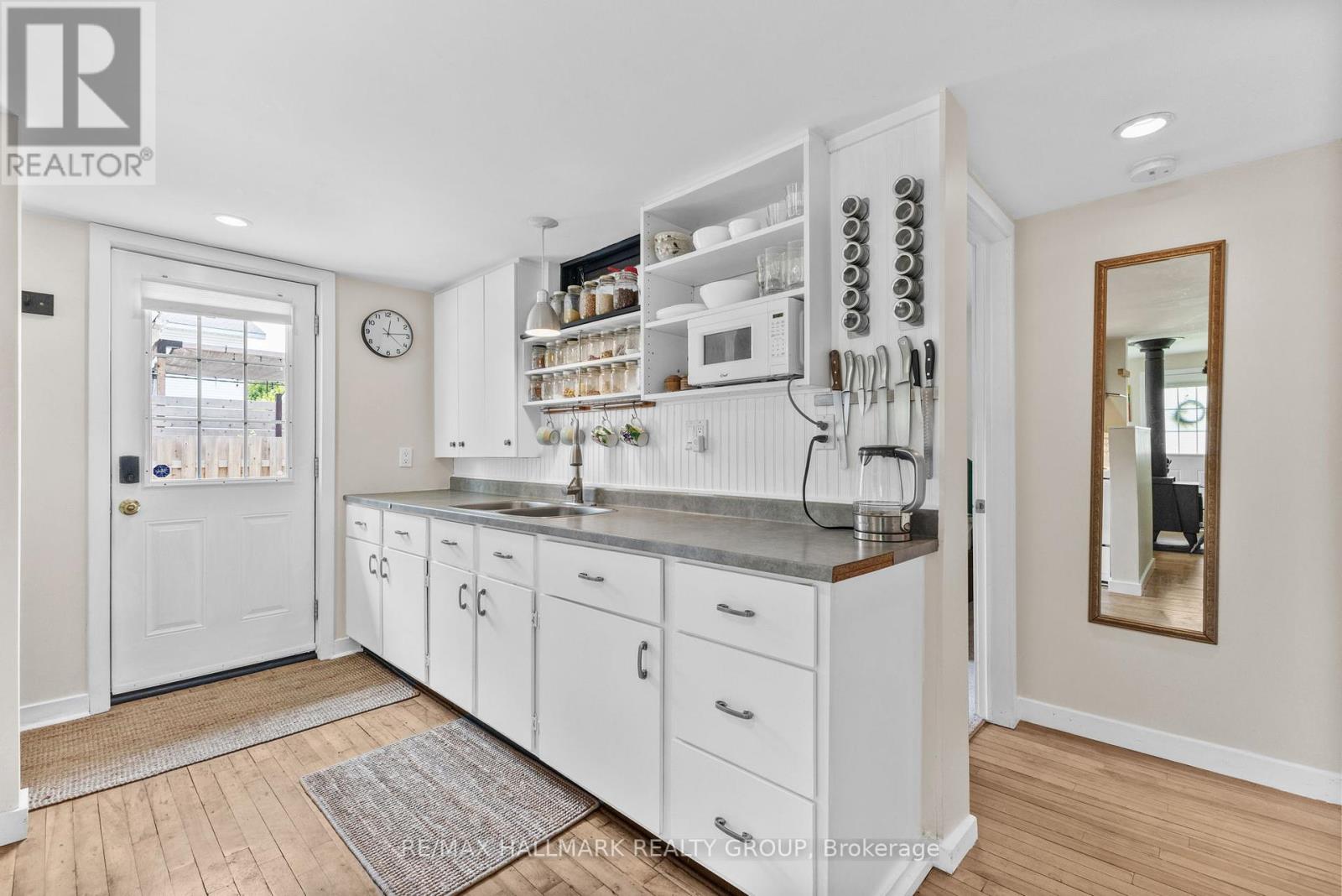 44 Kempster Avenue, Ottawa, Ontario  K2B 6M1 - Photo 8 - X12194503