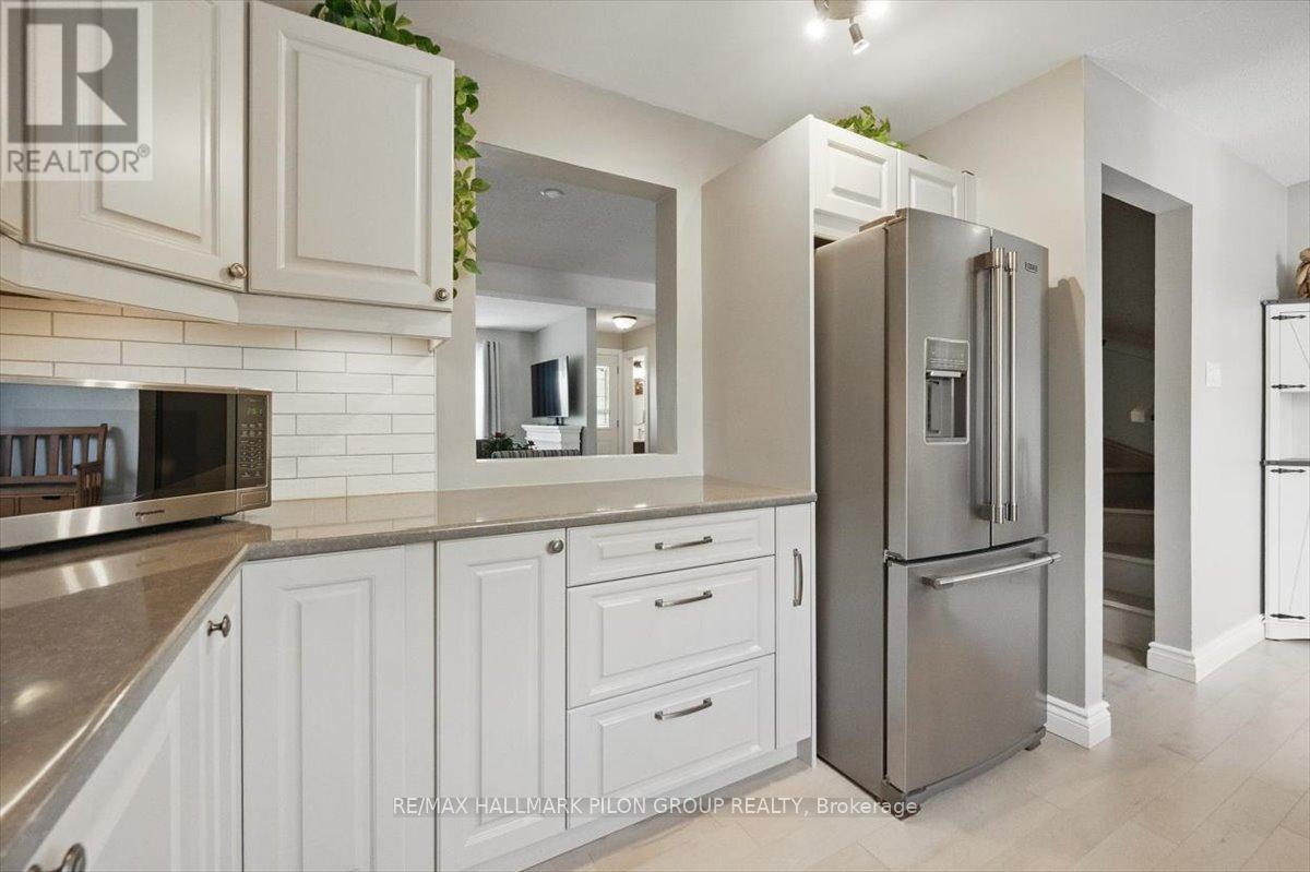1358 Bakker Court, Ottawa, Ontario  K1C 2K4 - Photo 10 - X12194553