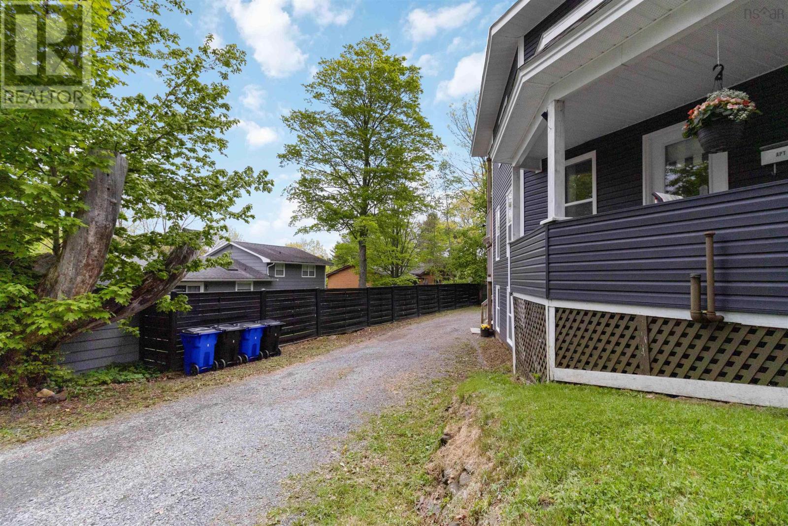 127 Maple Street, Bridgewater, Nova Scotia  B4V 2E7 - Photo 4 - 202512683