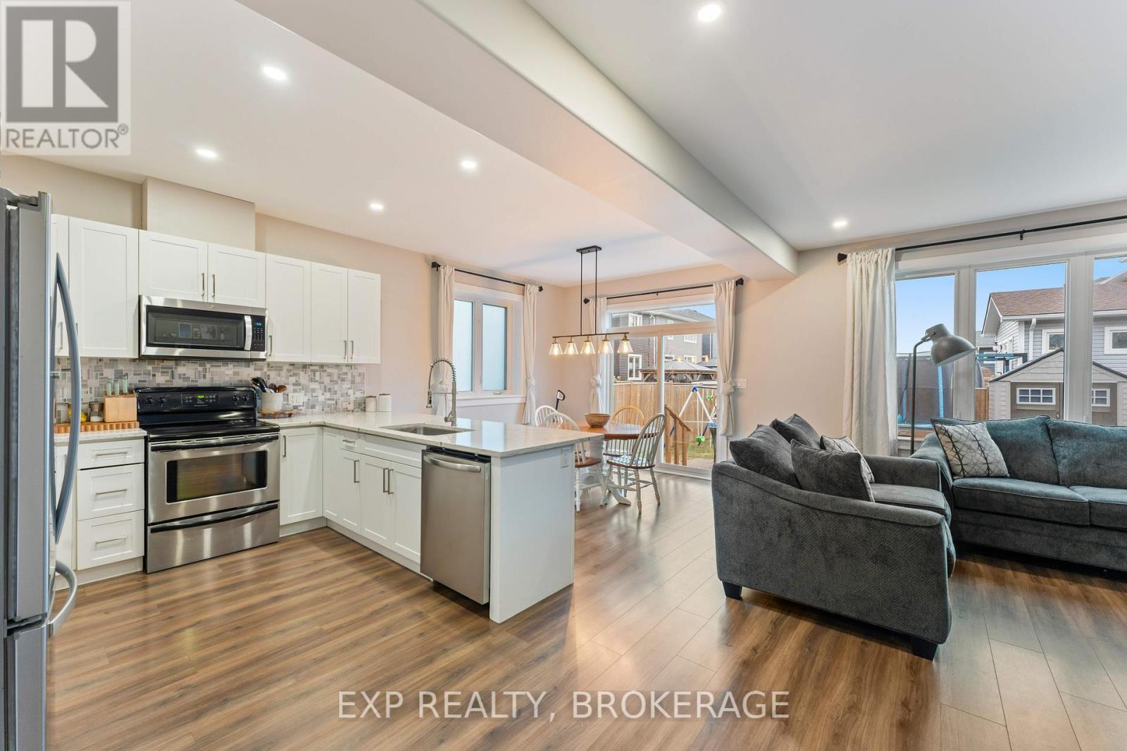 107 Hazlett Street, Loyalist (Amherstview), Ontario  K7N 0C1 - Photo 6 - X12165046