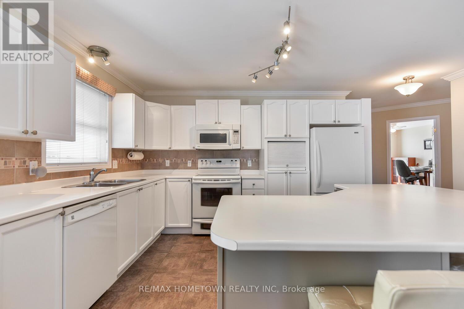 221 Beley Street, Brockville, Ontario  K6V 7J7 - Photo 10 - X12072976