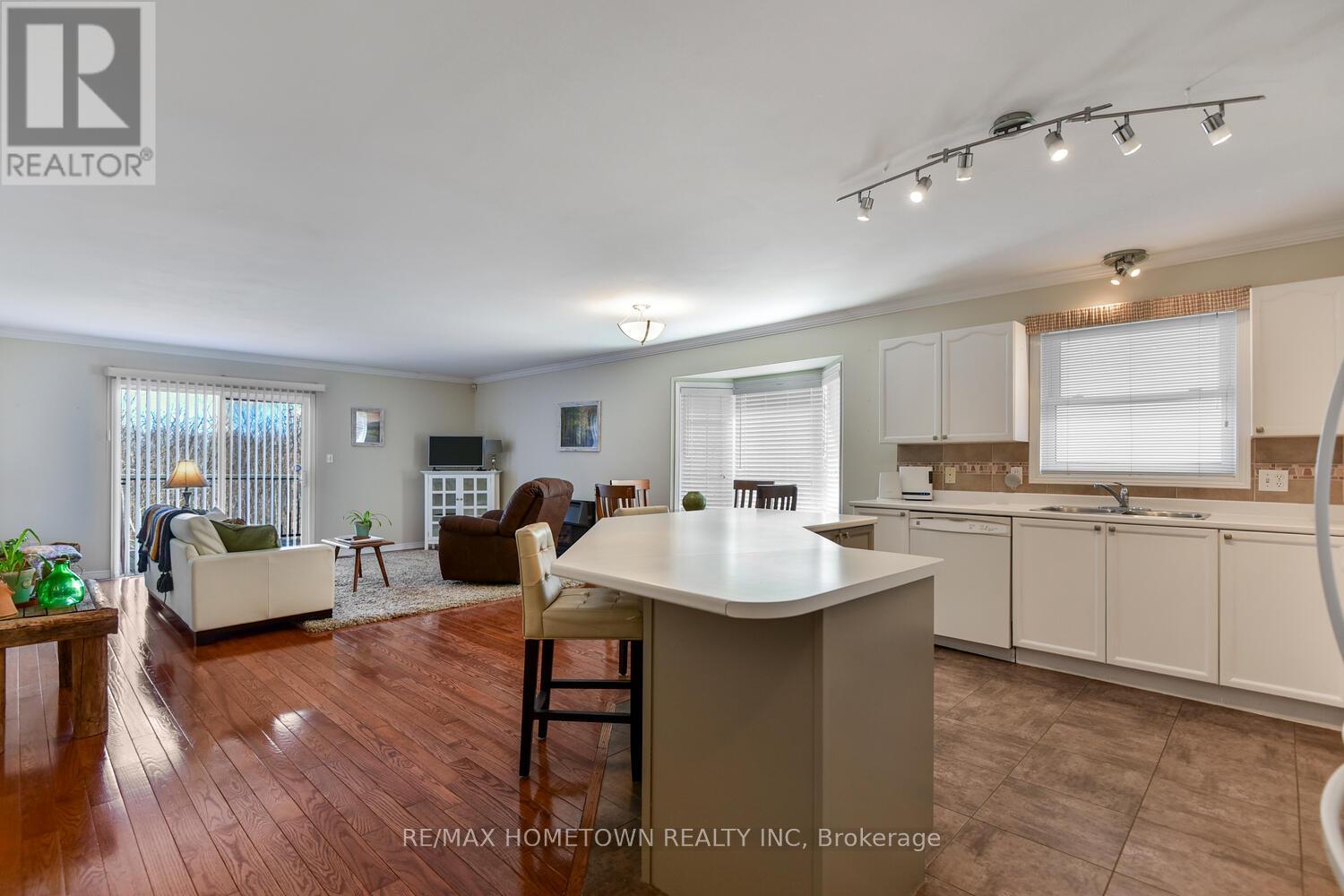 221 Beley Street, Brockville, Ontario  K6V 7J7 - Photo 8 - X12072976
