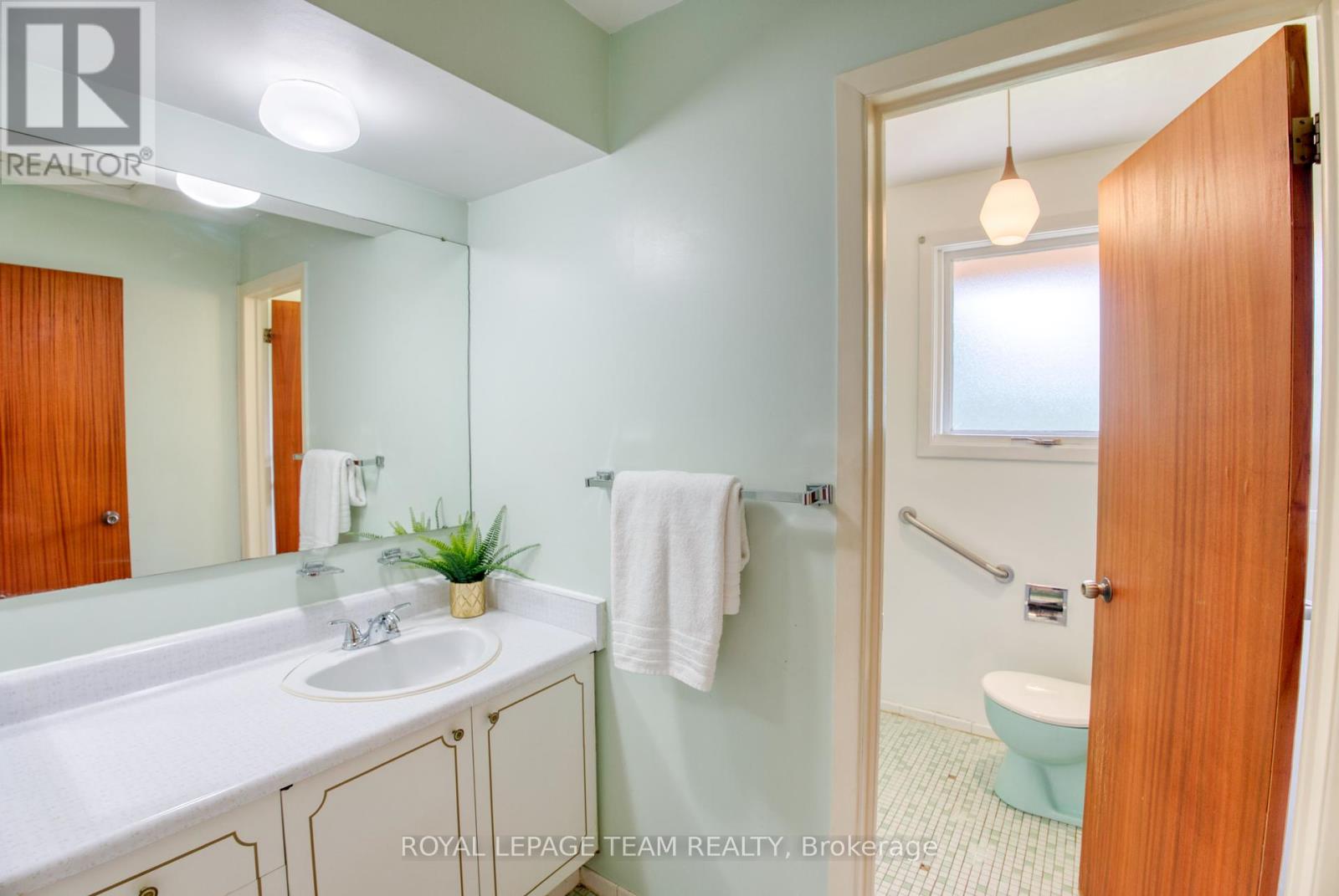 19 Dayton Crescent, Ottawa, Ontario  K2H 7N8 - Photo 23 - X12194415