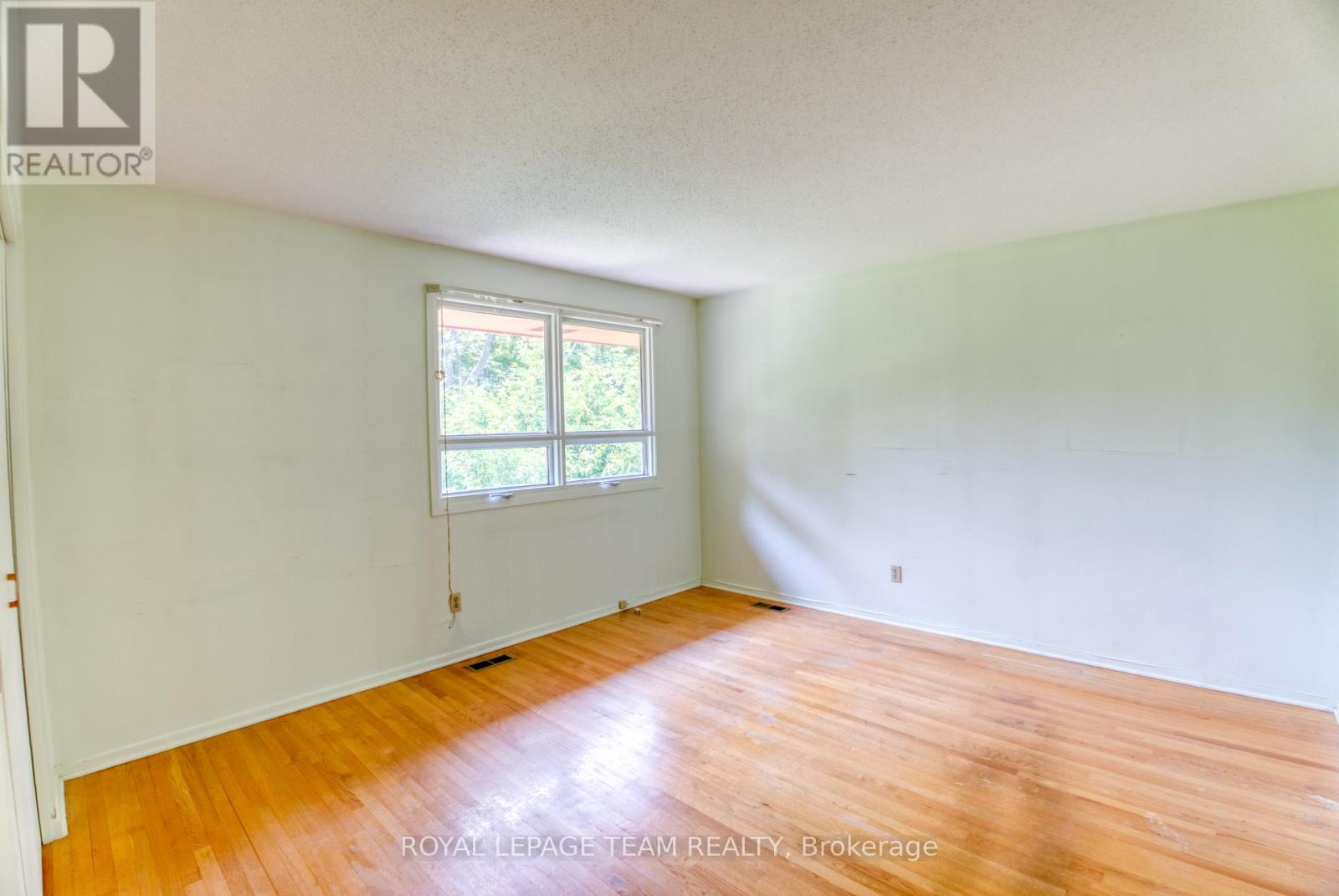 19 Dayton Crescent, Ottawa, Ontario  K2H 7N8 - Photo 21 - X12194415