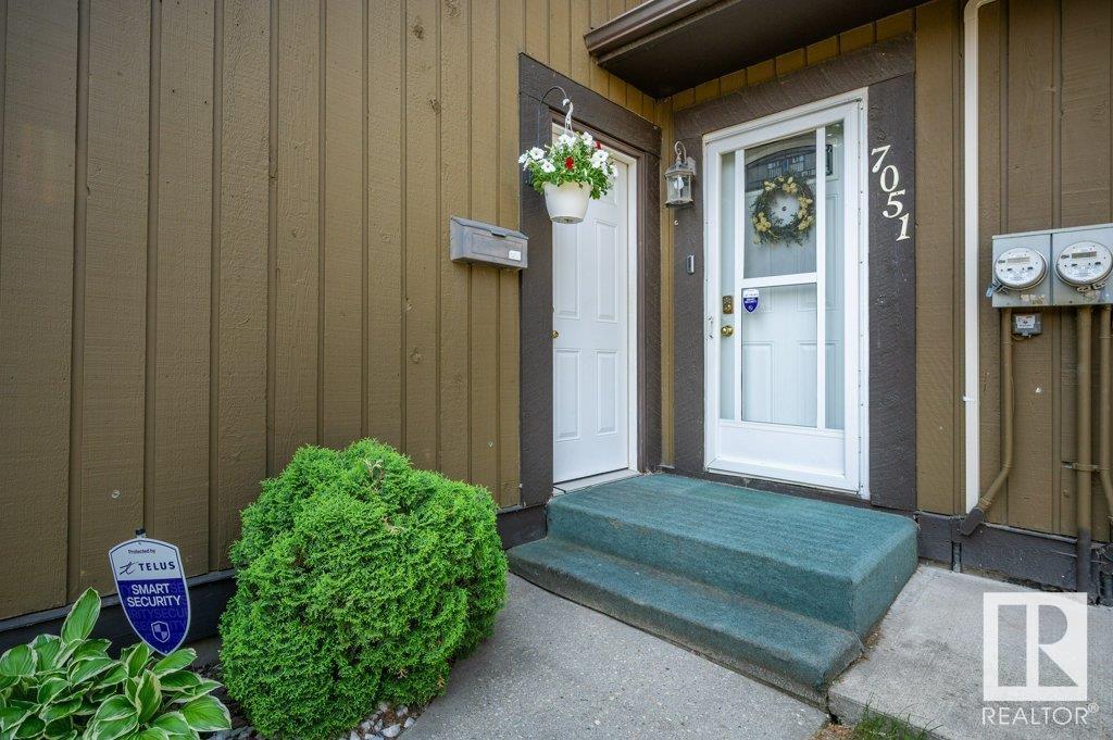 7051 32 Av Nw, Edmonton, Alberta  T6K 2K9 - Photo 5 - E4440217