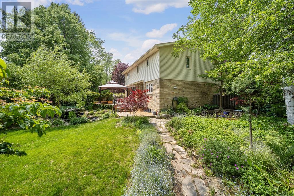 2521 Eastfield Close, Sarnia, Ontario  N0N 1C0 - Photo 43 - 25013722
