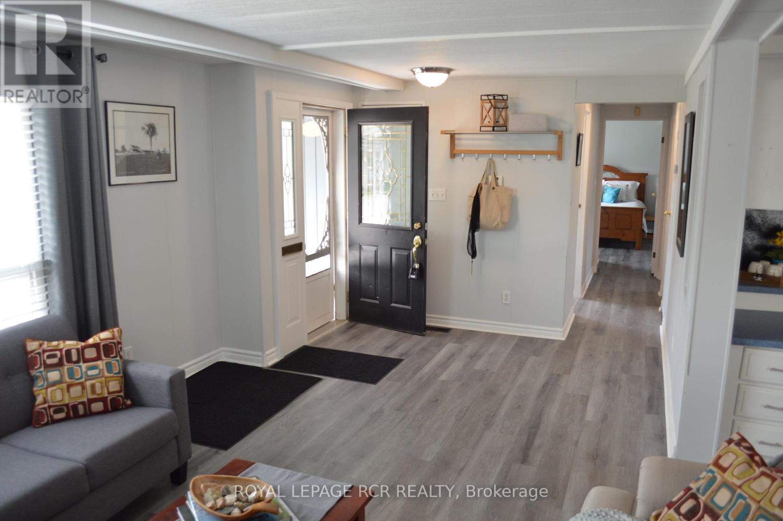 Property at 4 LINDEN LANE image 4
