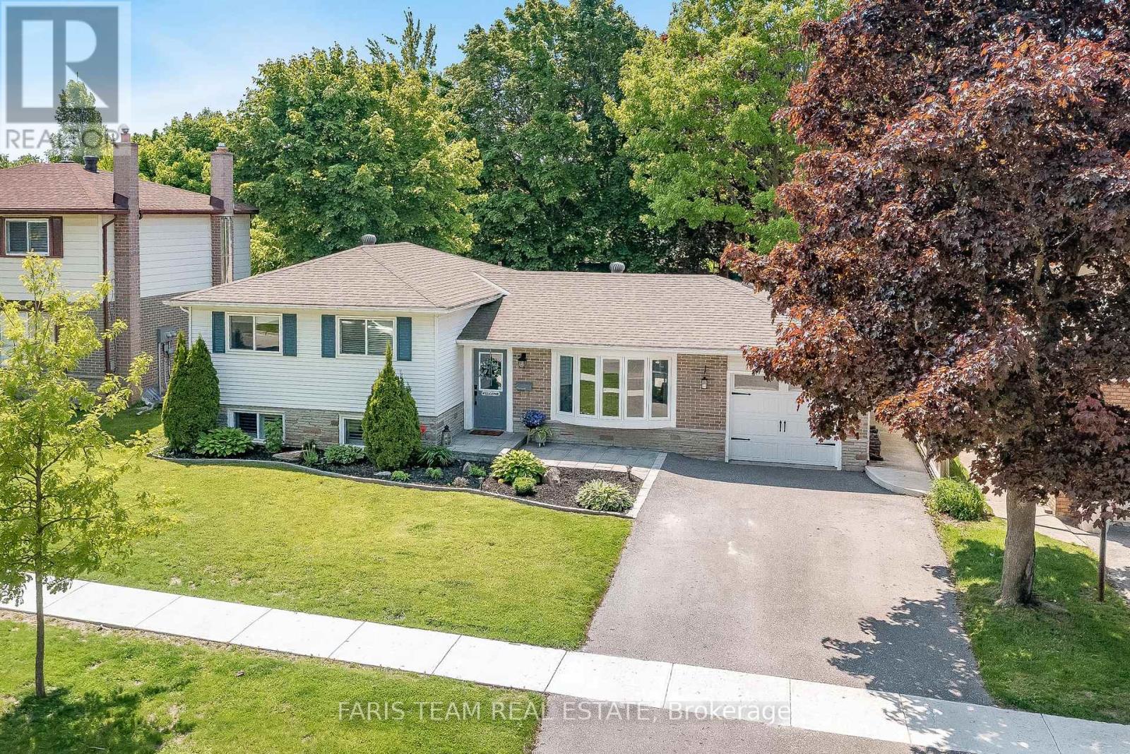 46 BRIAR ROAD, Barrie, Ontario