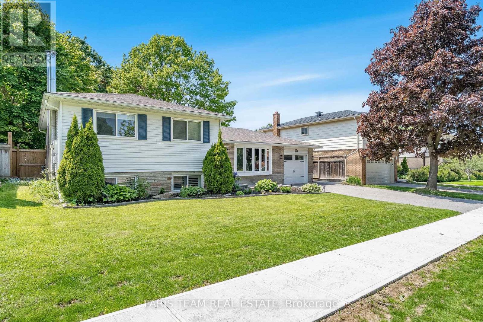 46 Briar Road, Barrie, Ontario  L4N 3M4 - Photo 3 - S12194491
