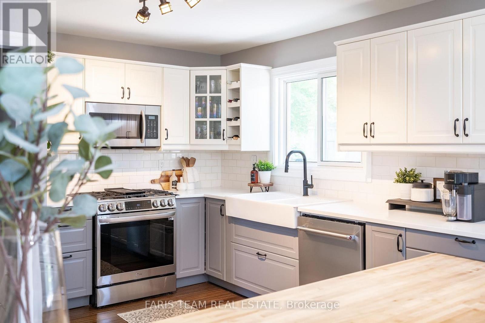 46 Briar Road, Barrie, Ontario  L4N 3M4 - Photo 4 - S12194491