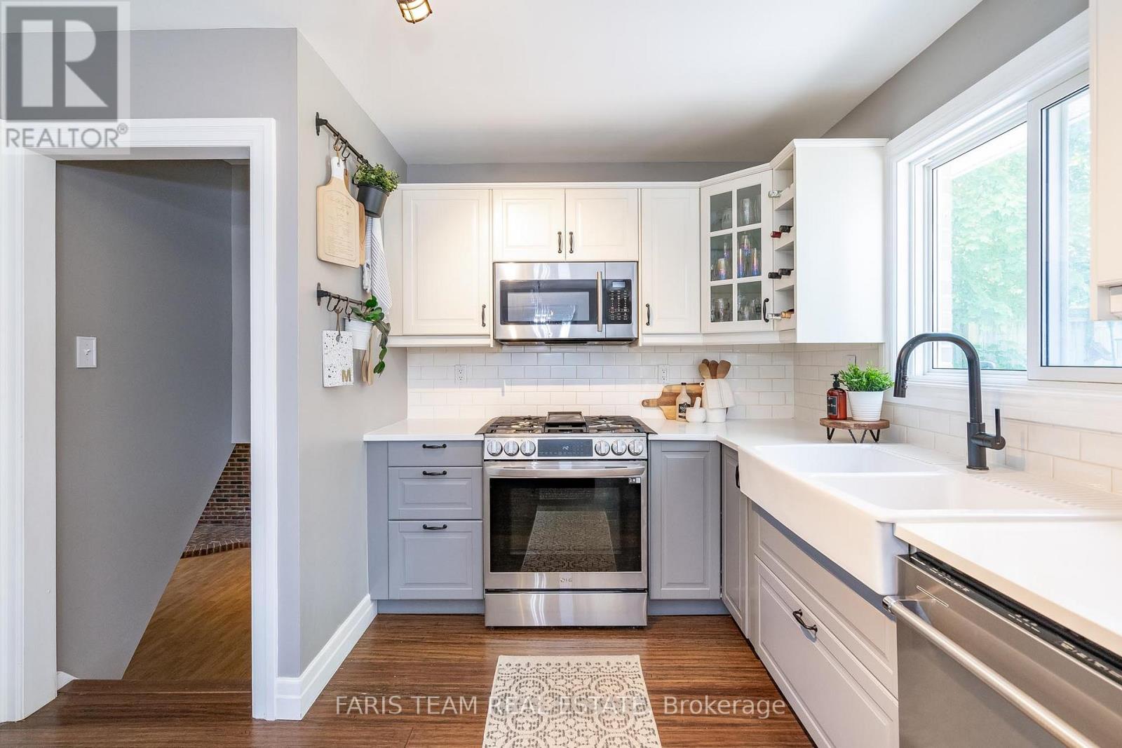 46 Briar Road, Barrie, Ontario  L4N 3M4 - Photo 6 - S12194491