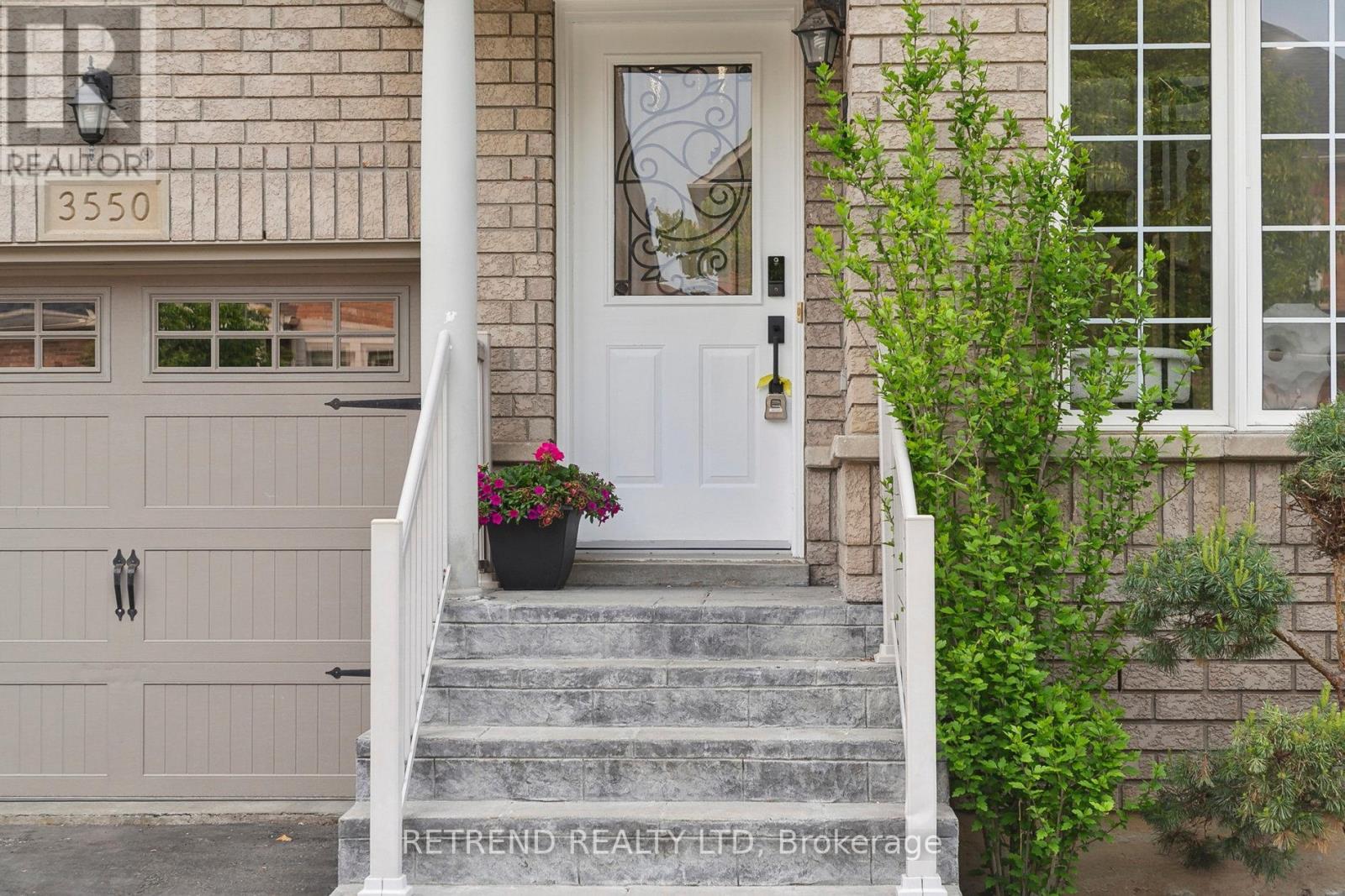 3550 Stonecutter Crescent, Mississauga, Ontario  L5M 7N6 - Photo 3 - W12194515