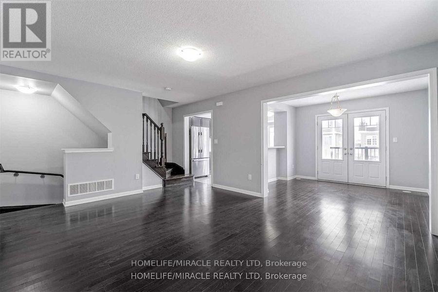 43 Colonel Frank Cheng Crescent, Brampton (Fletcher's West), Ontario  L6Y 5W4 - Photo 8 - W12194538